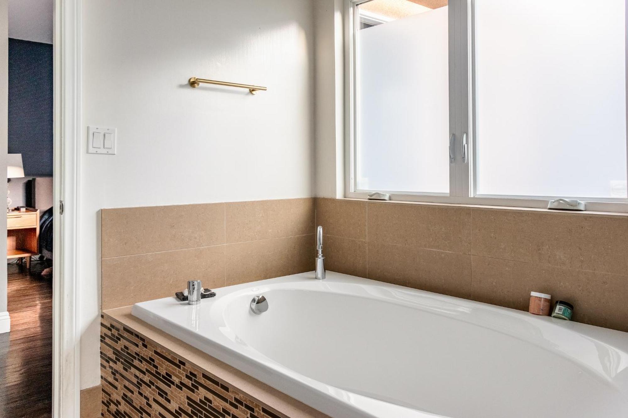 Cozy La Getaway With Hot Tub, 10 Min To Los Ángeles
